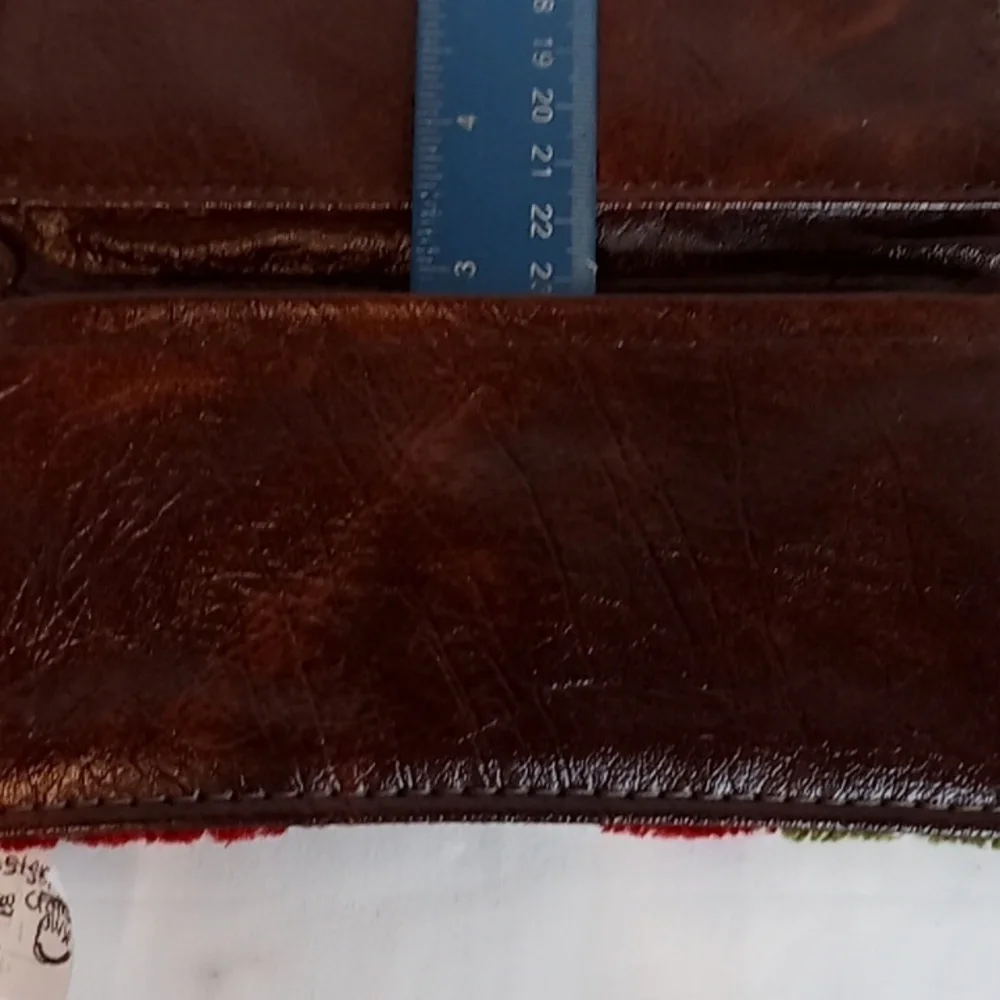 VINTAGE Floral Petite Point Tapestry & Leather Tri-fold Wallet / Clutch